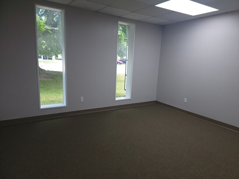 More Photos Of 544 E 11 Mile Rd, Madison Heights Medical For Lease
