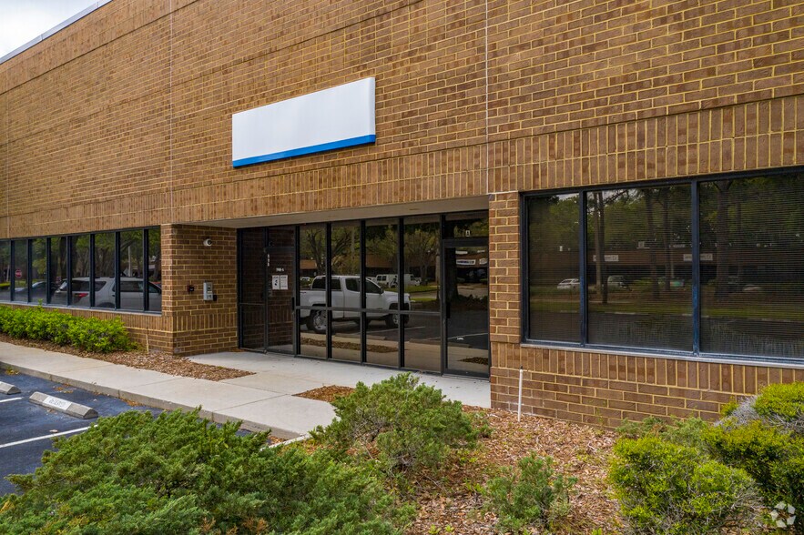 More Photos Of 5909 Hampton Oaks Pky, Tampa Unknown For Lease