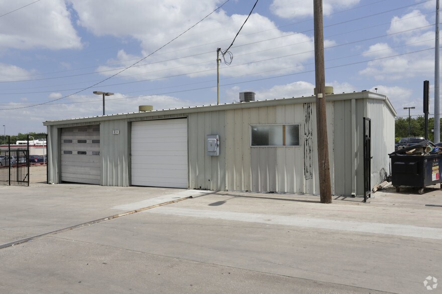 More Photos Of 2727 S Garland Ave, Garland General Retail For Sale