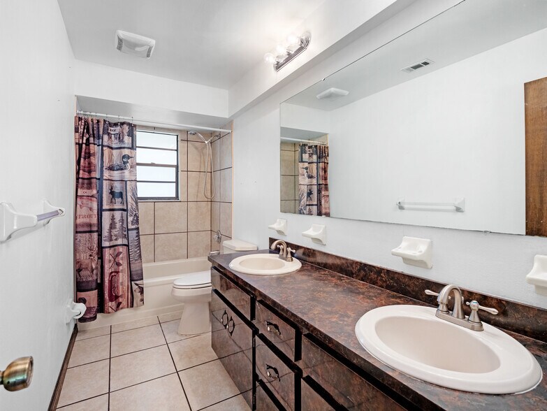 More Photos Of 6070 Minton Rd NW, Palm Bay Office For Sale