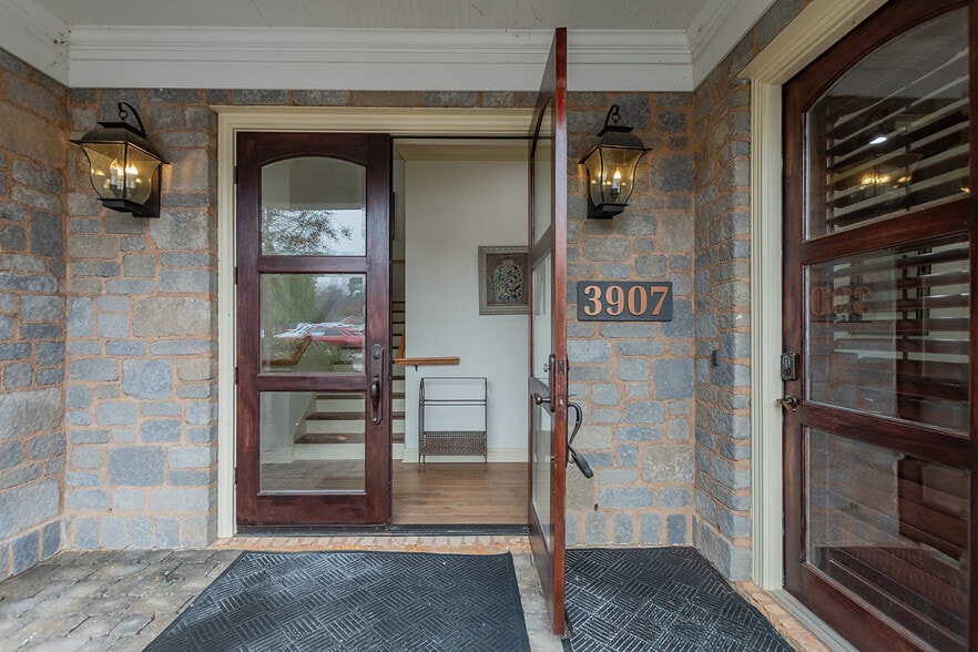 More Photos Of 3907 N Elm St, Greensboro Office For Sale