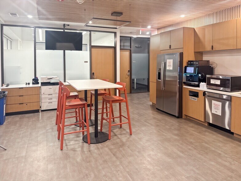 More Photos Of 9601 N Centennial Dr, Munster Coworking Space
