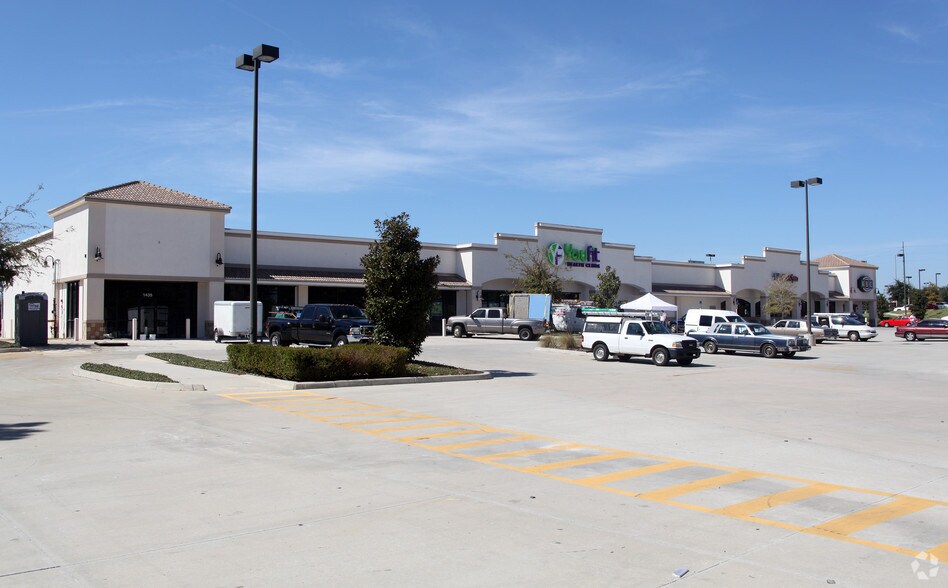 More Photos Of 1423 E Brandon Blvd, Brandon Health Club For Lease