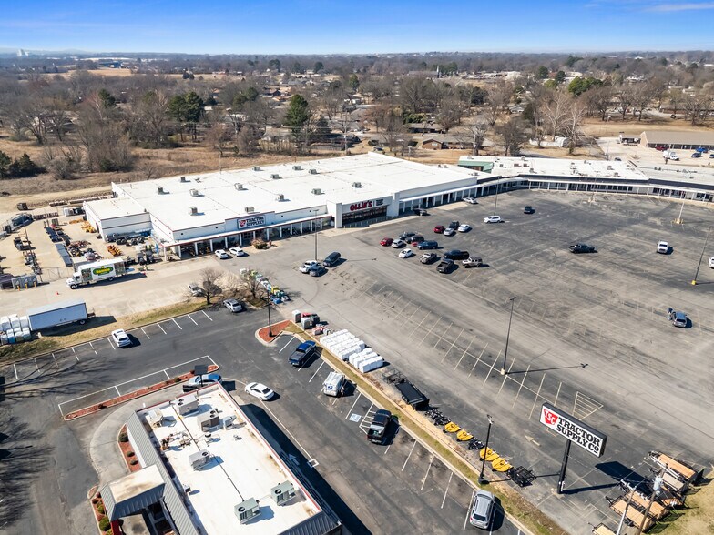 More Photos Of 1900 E Cherokee Ave, Sallisaw Storefront For Sale