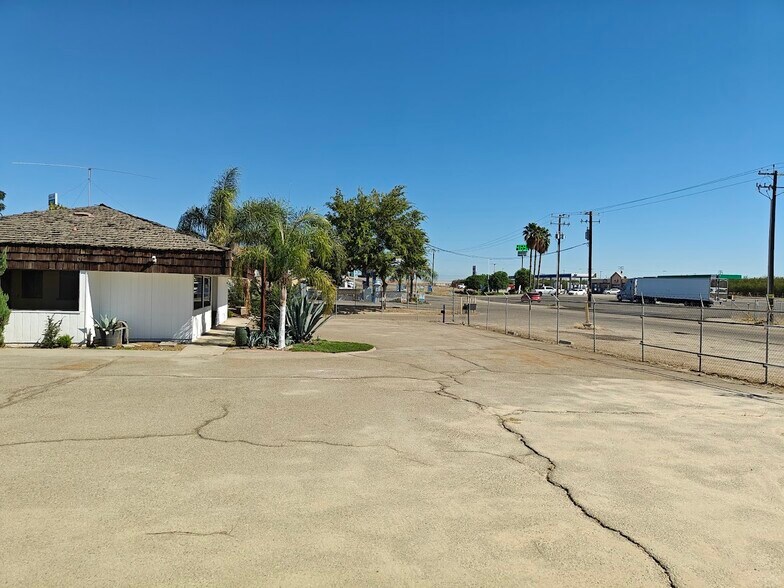 More Photos Of 10600 E Mountain View Ave, Selma Warehouse For Lease