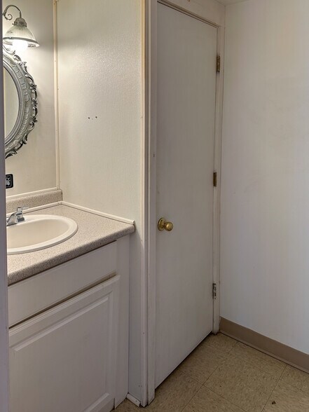 More Photos Of 31 Central Square, Troy Storefront Retail Residential For Lease