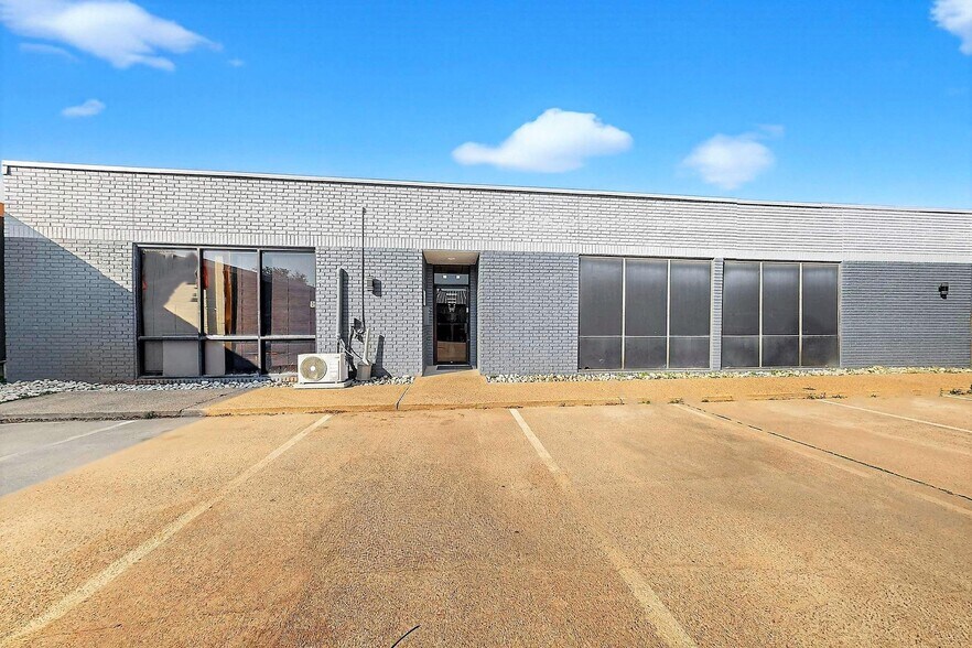 More Photos Of 5755 Rufe Snow Dr, North Richland Hills Office For Lease