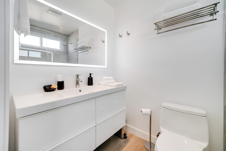 More Photos Of 2602 Pacific Ave, Venice Apartments For Sale