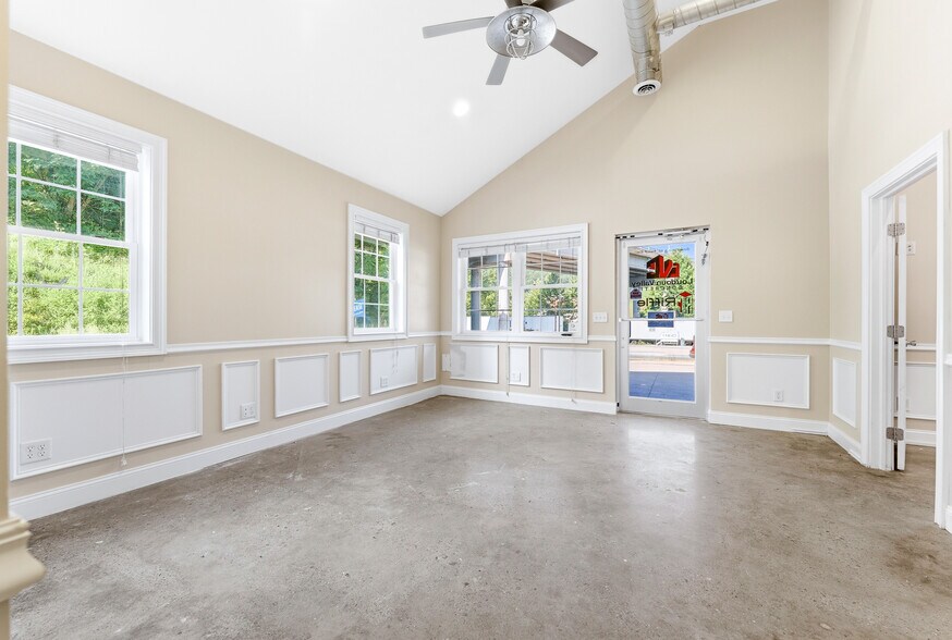More Photos Of 351 Scotts Run Rd, Maidsville Office Residential For Lease