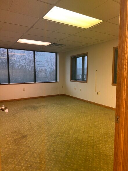More Photos Of 252 W Main St, Saint Clairsville Medical For Lease