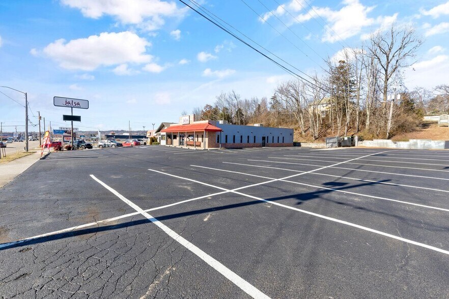 More Photos Of 1716 W Andrew Johnson Hwy, Morristown Restaurant For Sale