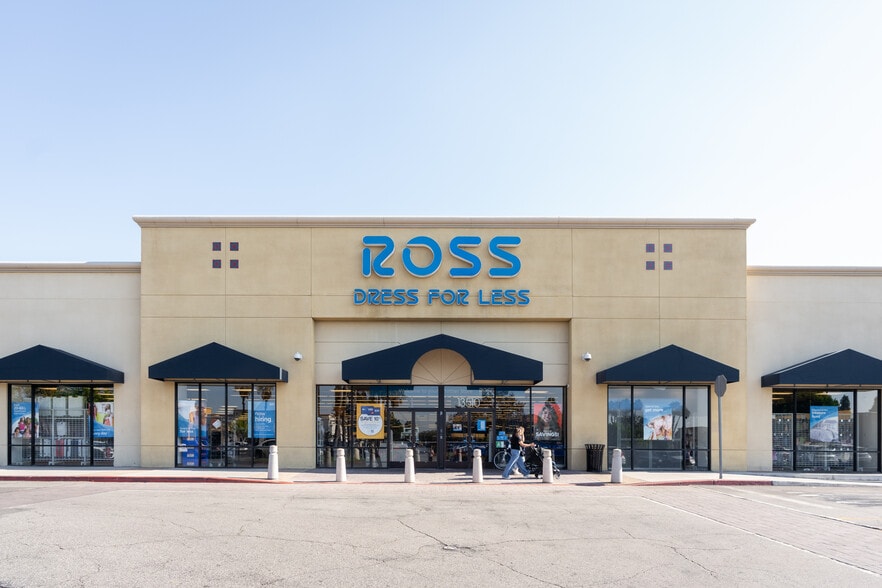 More Photos Of 13502 Whittier Blvd, Whittier Unknown For Lease