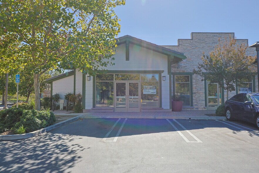 More Photos Of 29105-29125 Canwood St, Agoura Hills Restaurant For Lease
