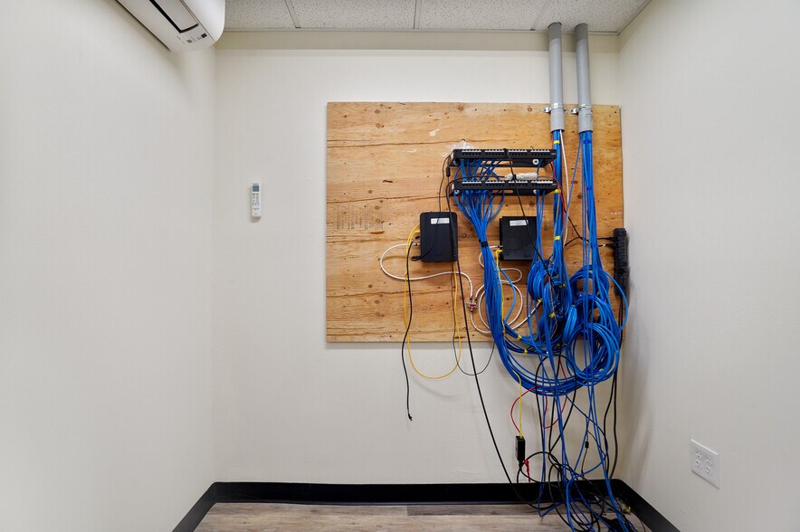 More Photos Of 30423 Canwood St, Agoura Hills Office For Sale