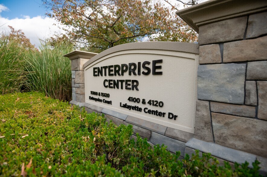 More Photos Of 4100 Lafayette Center Dr, Chantilly Industrial For Sale