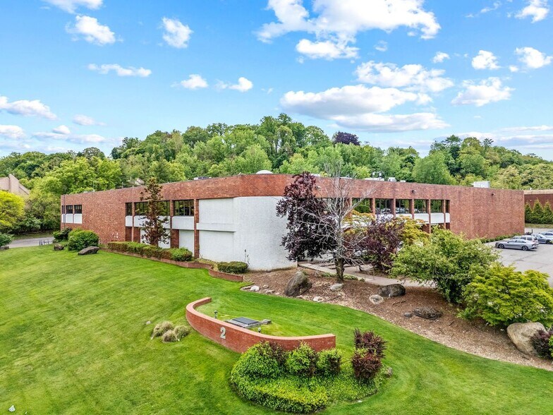 More Photos Of 2 Harbor Park Dr, Port Washington Light Manufacturing For Lease