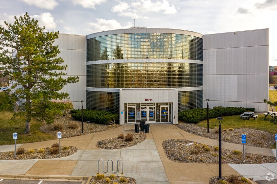 More Photos Of 1450 Energy Park Dr, Saint Paul Office For Lease