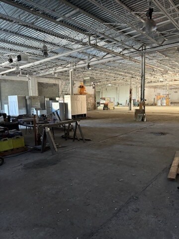 More Photos Of 40 High Bridge Rd, Sandy Hook Warehouse For Lease