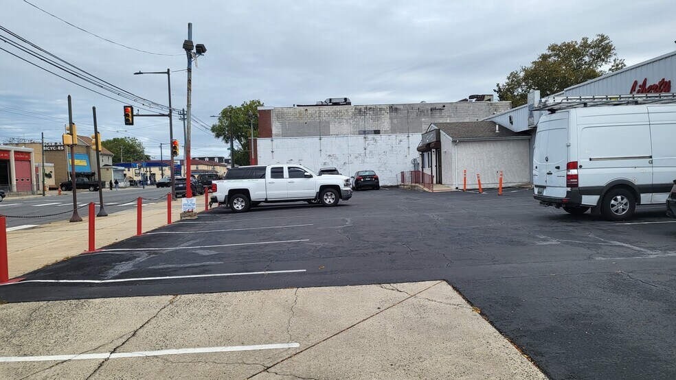 More Photos Of 7741 Frankford Ave, Philadelphia Freestanding For Sale