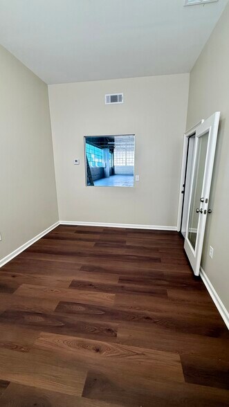 More Photos Of 911 15th St, Columbus Warehouse For Lease