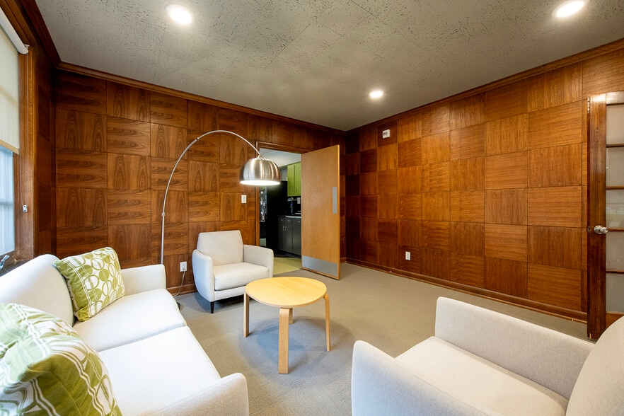 More Photos Of 2425 W 11th St, Cleveland Office For Lease