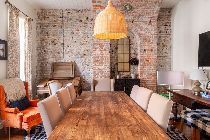 More Photos Of 21 Broad St, Charleston Storefront Retail Residential For Sale