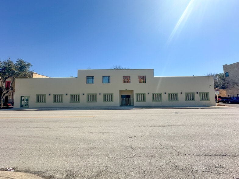 Primary Photo Of 1108 S Flores St, San Antonio Showroom For Lease