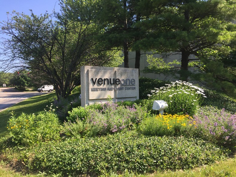 More Photos Of 550 Lake Cook Rd, Deerfield Sports And Entertainment For Sale