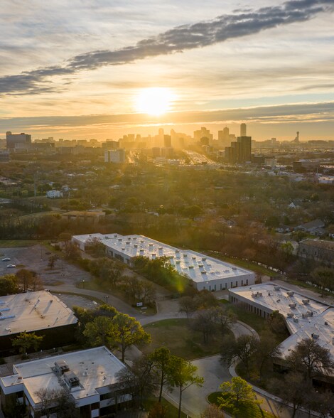 More Photos Of 1380 River Bend Dr, Dallas Office For Sale