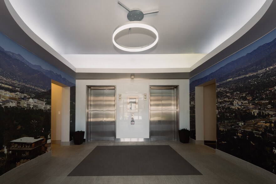 More Photos Of 6800 Owensmouth Ave, Woodland Hills Office For Lease