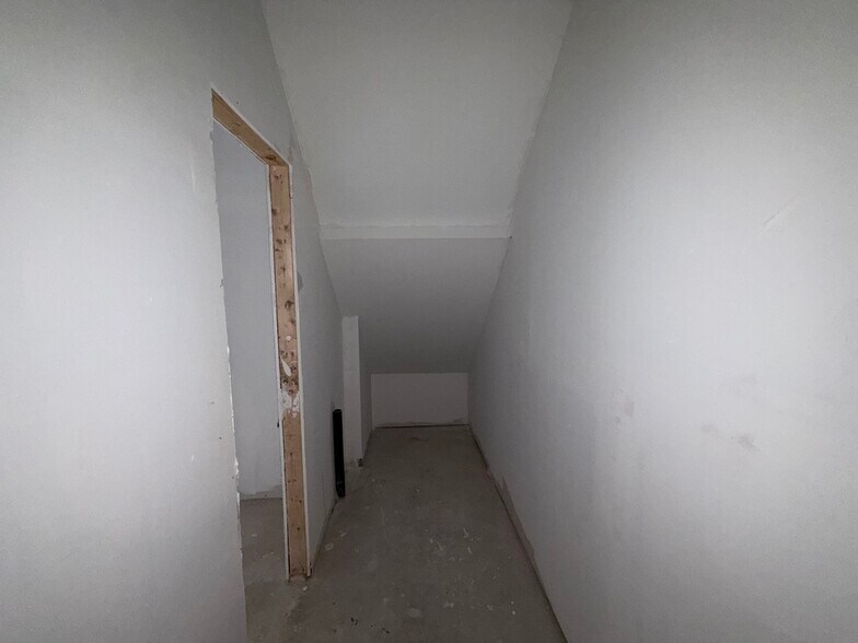More Photos Of 220 Dissette St, Bradford West Gwillimbury Apartments For Lease