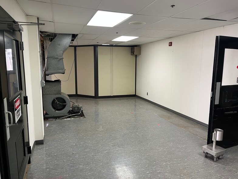 More Photos Of 508 N Detroit St, Warsaw Manufacturing For Sale