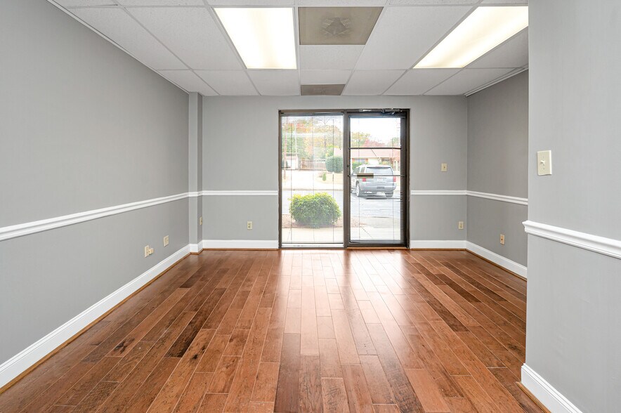 More Photos Of 1572 Montgomery Hwy, Birmingham Office For Lease
