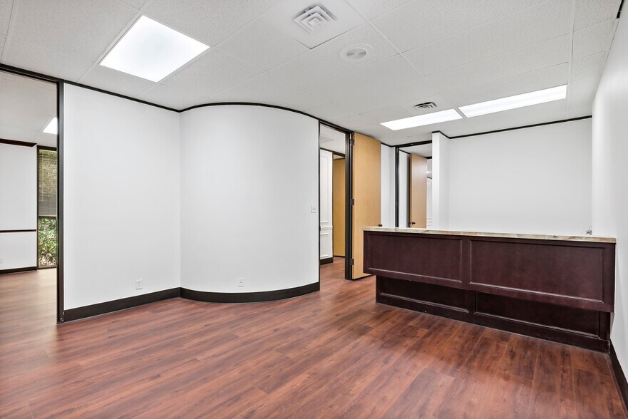 More Photos Of 4500 Carter Creek Pky, Bryan Office For Lease