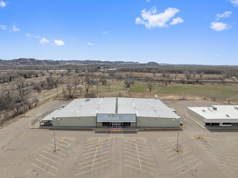 More Photos Of 1515 W Bell St, Glendive General Retail For Sale