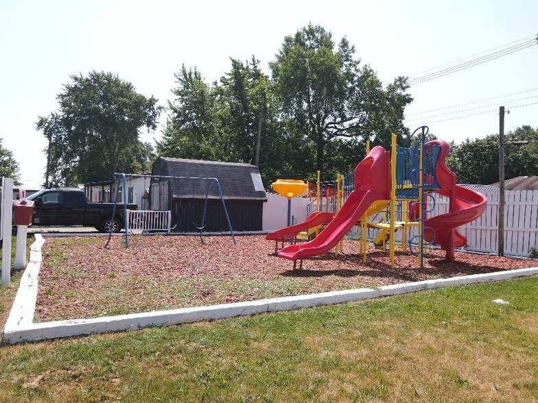 More Photos Of 1 Mahoning Ave, Rantoul Multifamily For Sale