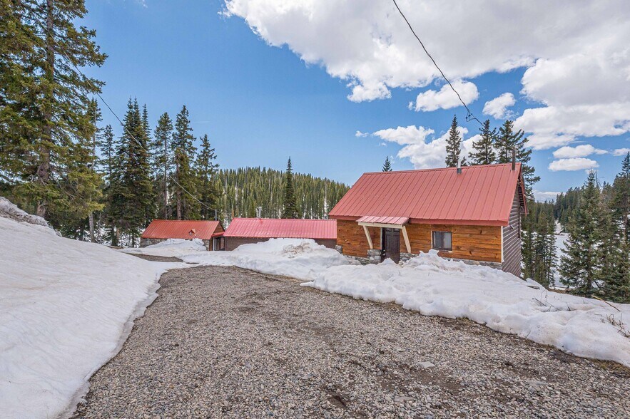 More Photos Of 21221 Baron Lake Dr, Cedaredge Hotel For Sale