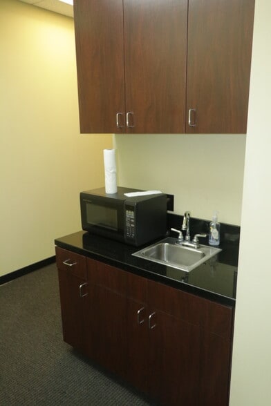 More Photos Of 2816 Columbia St, Torrance Light Distribution For Lease