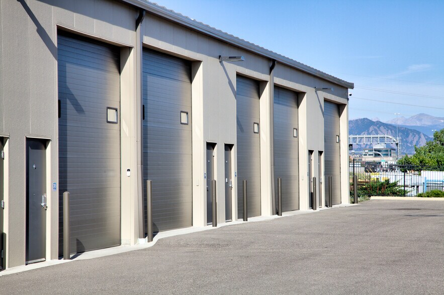Primary Photo Of 2364 Industrial Ln, Broomfield Warehouse For Lease