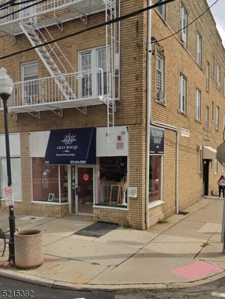 More Photos Of 245-247 Lakeview Ave, Clifton Apartments For Lease