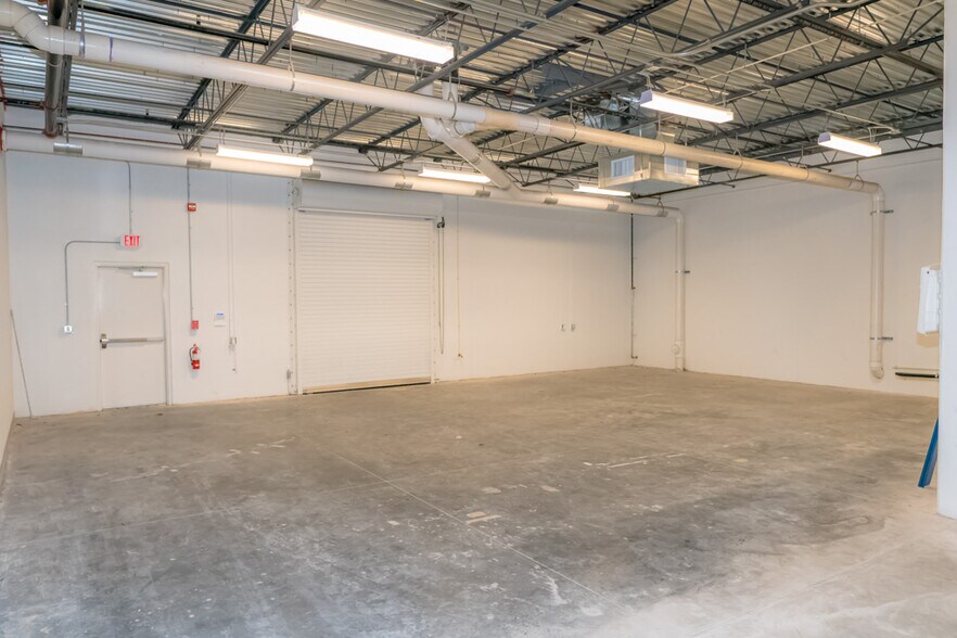 More Photos Of 1060 Goodrich Ave, Sarasota Warehouse For Sale