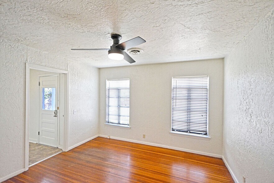 More Photos Of 268 E Mill St, New Braunfels Medical For Lease