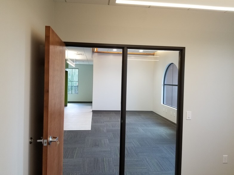 More Photos Of 1176 E Warner Rd, Gilbert Office For Lease