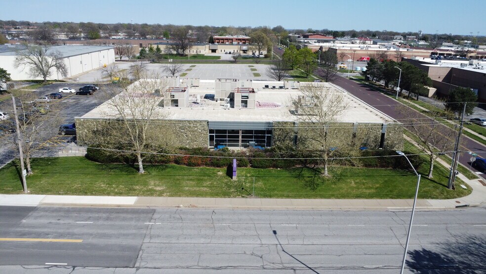 More Photos Of 9221 Quivira Rd, Overland Park Medical For Sale