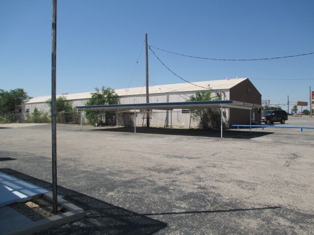 More Photos Of 2903 Wall St, Midland Office For Lease