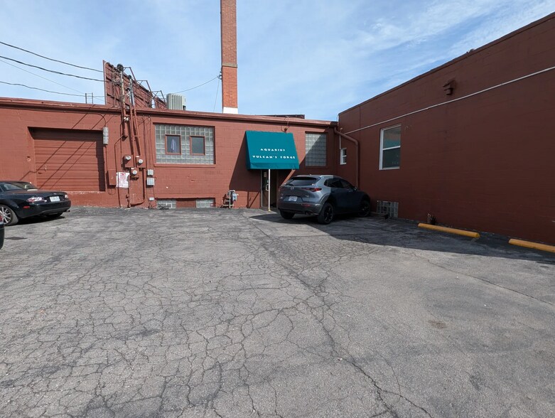 More Photos Of 3936 Broadway Rd, Kansas City Storefront For Lease