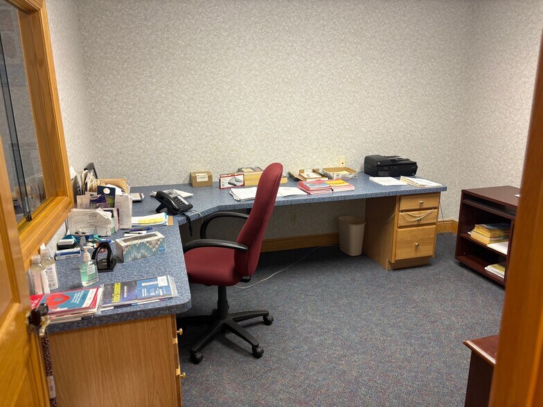 More Photos Of 18 Limestone Dr, Buffalo Office For Lease