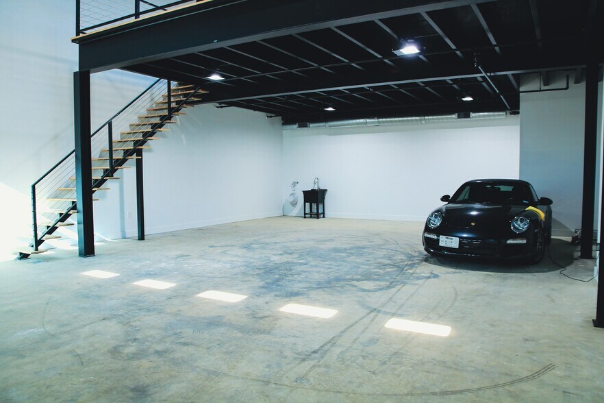 More Photos Of 1725 N Hwy 377, Roanoke Warehouse For Sale