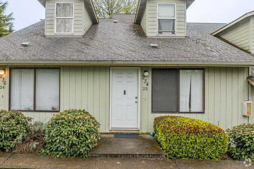 More Photos Of 232 College Dr NW, Salem Apartments For Sale