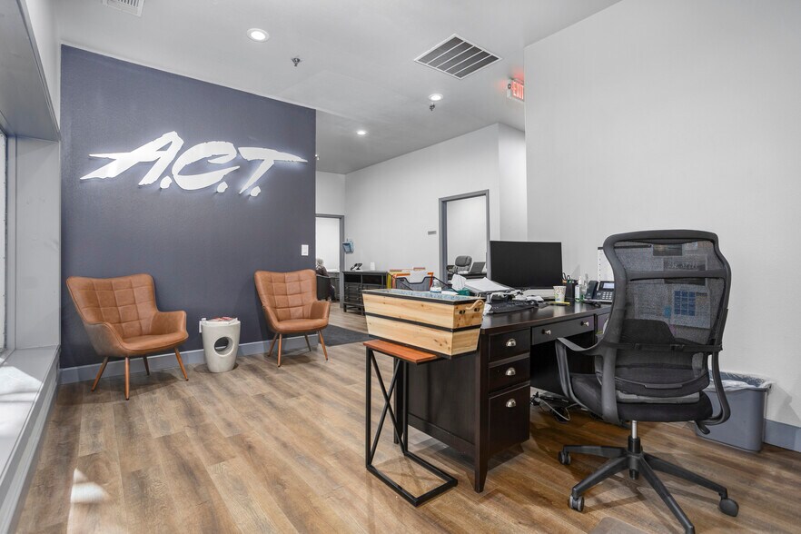 More Photos Of 913 N Belt Line Rd, Irving Distribution For Sale